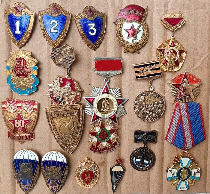 Insigne Military collection - USSR, Rusland, Belarus - Eind, Antiek en Kunst, Antiek | Speelgoed