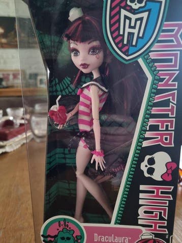 Mattel - Pop Monster High Draculara - 2010-2020