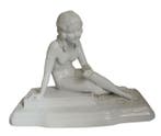 B.Rezl - sculptuur, Fille Nu assis - 28 cm - Porselein