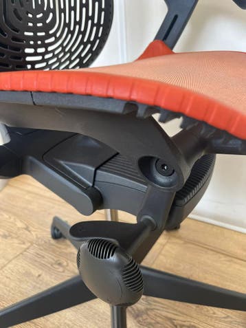 50x Herman Miller Mirra 2 Urban Orange Bureaustoel - Refurb, Verzenden, Oranje, Zo goed als nieuw, Bureaustoel