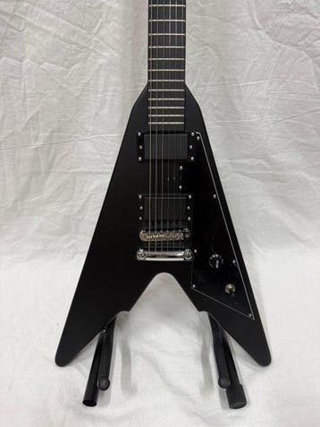 Lintage Guitars - FV-530-BK Flying V (Actieve Pick-ups) - -, Nieuw