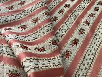 Provencaalse charme met strepen en bloemknoppen - Meubelstof