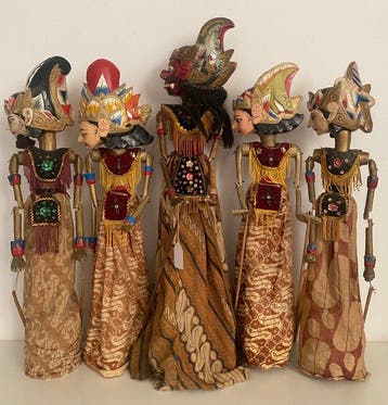 Wayang golek (5) Java - Hout, Batik textiel - 2e helft 20e