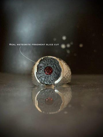 Handgesmeed zilveren ring, uniek exemplaar ter wereld, met
