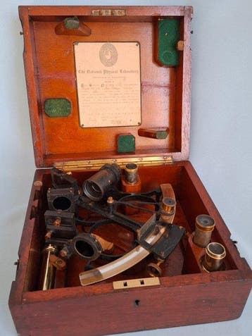 Vernier sextant - Messing, Hout - Heath & Co Ltd / Three