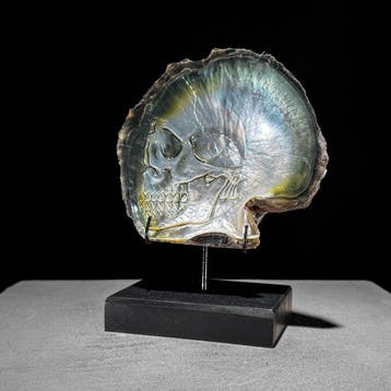 Snijwerk, NO RESERVE PRICE - Intricately Carved Mother of