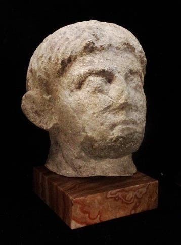 Oud-Romeins - Hoofd van Julius Claudius in kalksteen (10, Verzamelen
