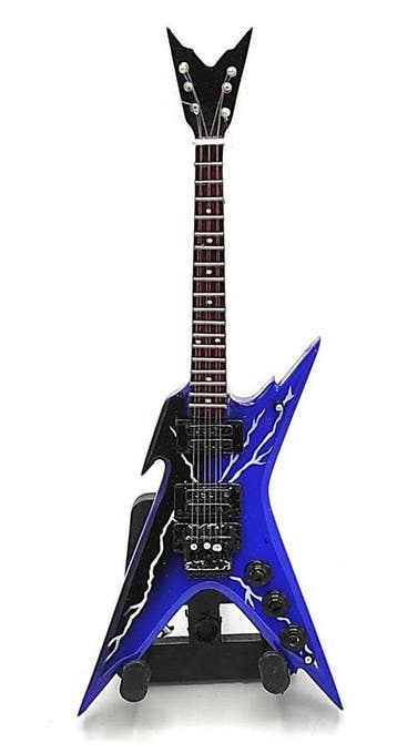 Baby miniatuur replica Dean gitaar - Dimebag Darrel Pantera, Ophalen of Verzenden, Nieuw, Pop, Beeldje of Miniatuur