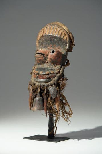 Een houten masker - oorlog - Ivoorkust (Zonder minimumprijs)