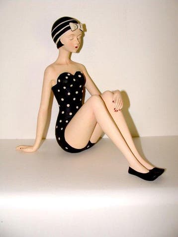 Beeld, Sitzende Badende, Badenixe, Statue, Eine Dame in