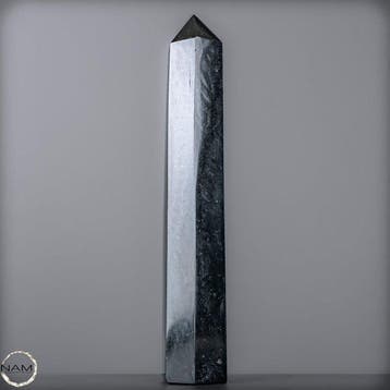 Zwarte toermalijn obelisk – Meesterwerk van de hoogste