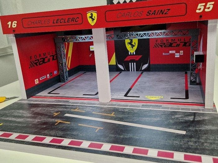 SD-modelcartuning 1:18 - Modelauto - Ferrari F1 Pitbox, Hobby en Vrije tijd, Modelauto's | 1:5 tot 1:12