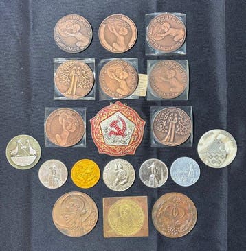 Oekraïne - Newborn and Wedding 19 medals collection USSR -