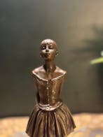 Naar Edgar Degas (1834-1917) - Beeld, De jonge danseres - 26, Antiek en Kunst