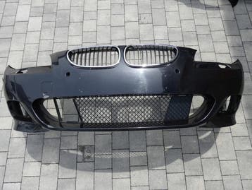 BMW 5 E60 M5 voorbumper met middenrooster, Verzenden, Gebruikt