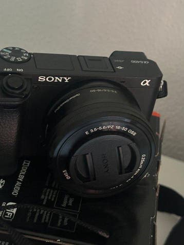 Sony 6400 (ILCE-6400) - E PZ 16-50mm f/3.5-5.6 OSS & Sigma, Nieuw