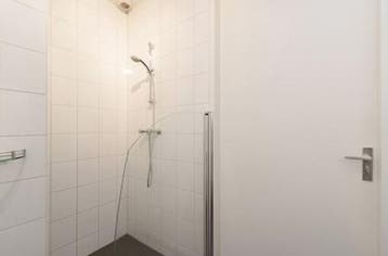 Te Huur Studio Sarphatistraat In Amsterdam, Huizen en Kamers, Kamers te huur, 20 tot 35 m², Amsterdam