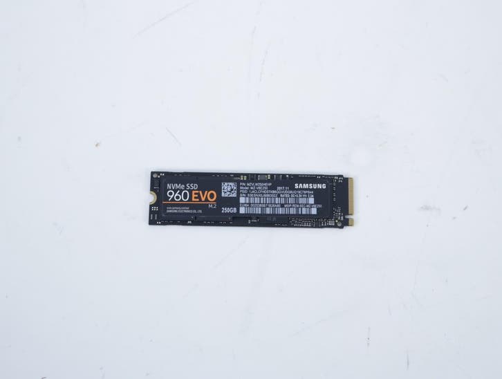 [RETOURDEAL] Samsung 960 EVO NVMe SSD 250GB [Tweedekansje..., Computers en Software, Harde schijven, Ophalen of Verzenden