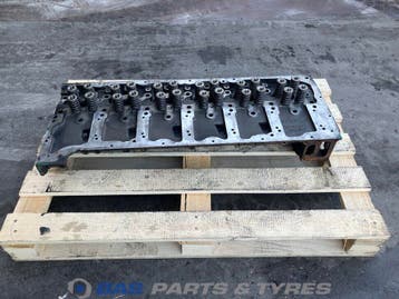 Cilinderkop Volvo D11K 370 21379389, Ophalen, Gebruikt, Volvo, Motor en Toebehoren