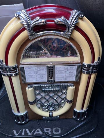 juke box - Vintage Spirit of Saint Louis Tabletop Jukebox
