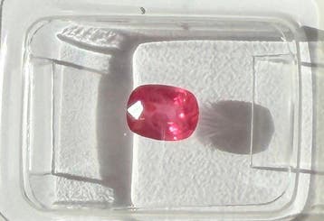 Zonder minimumprijs Robijn - 0.76 ct - Gem Report Antwerp, Sieraden, Tassen en Uiterlijk, Nieuw