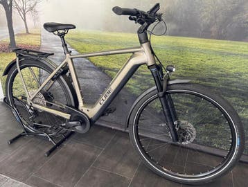 Cube Kathmandu Pro Elektrische fiets met Bosch Middenmotor, Ophalen of Verzenden, Zo goed als nieuw, Cube, 50 km per accu of meer