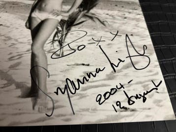 Elvis  - Gesigneerde foto Suzanna Leigh (Paradise Hawaiian), Ophalen of Verzenden, Zo goed als nieuw, Foto of Kaart, Gesigneerd