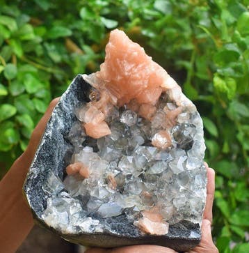 Stilbite bloem op chalcedoon-matrix Kristal op matrix -, Verzamelen, Mineralen en Fossielen