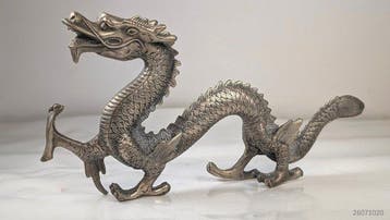 Handgemaakt drakenbeeldje uit de Meiji-periode style -