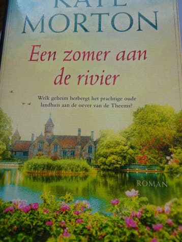 Een zomer aan de rivier - Kate Morton 9789022596883, Boeken, Verzenden, Zo goed als nieuw, Kate Morton