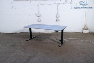Zit-Sta Bureau Betonlook Zwart Frame Restpartij Elektrisch, Zit-sta bureau, Gebruikt, Verzenden, Overige merken
