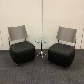 Complete set van 2 design stoelen + design tafel, Harri, Huis en Inrichting, Ophalen of Verzenden, Gebruikt, Zwart, Stof
