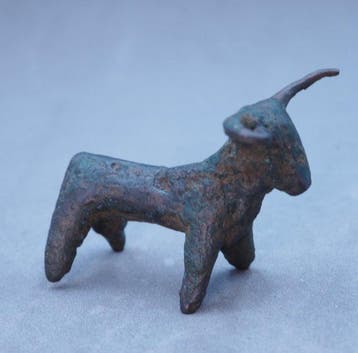 Luristan Bronze statuette of a bull - 52 mm