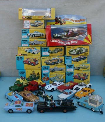 Corgi 1:43 - Modelauto (16) - Group of 16 Corgi Toys with, Nieuw