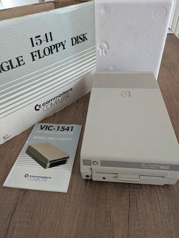 Commodore VIC 1541 disk drive - Computer (1) - In originele, Nieuw