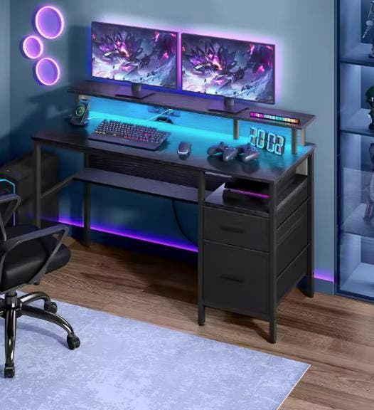 Bureau met LED, Monitorstand en Stopcontacten – 135 cm, Huis en Inrichting, Kasten | Overige, Nieuw, Verzenden