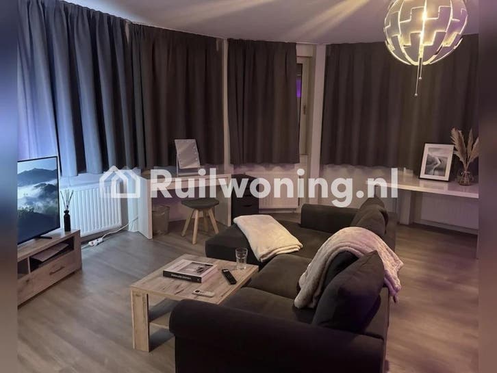 Eindhovense studio, dichtbij centrum en kruisstraat, Huizen en Kamers, Woningruil