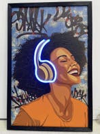 Neon Art Music Woman, Nieuw