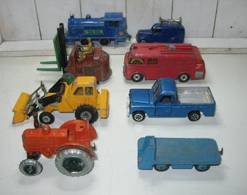 Dinky Toys 1:43 - Modelauto (8) - Mix van Dinky Toys, Hobby en Vrije tijd, Modelauto's | 1:5 tot 1:12, Nieuw