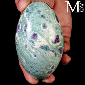 Prachtige robijn op fuchsiet - Heilige Shiva-lingam -, Verzamelen