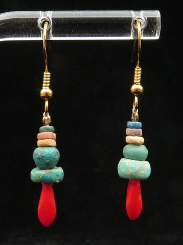 Oud-Egyptisch Oorbellen gemaakt van glas en faience