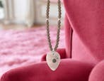 Lange Biba Ketting met beige houten kralen met hart en kr..., Ophalen of Verzenden, Nieuw, Kraal