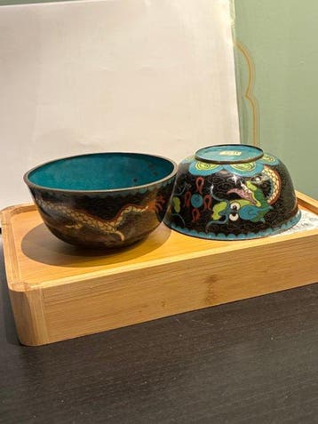 Kom (2) - Koper, Emaille - Een paar cloisonné kommen, Antiek en Kunst