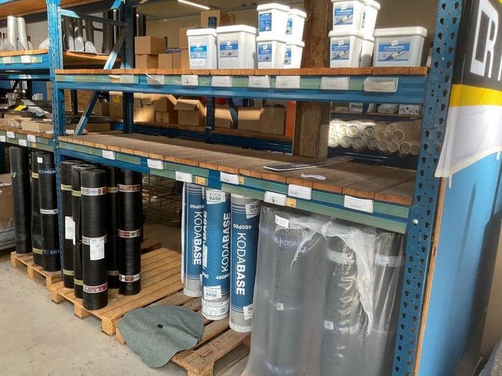 Online veiling: KODA, dakmaterialen (diverse rollen en emmer, Doe-het-zelf en Verbouw, Buizen en Afvoer, Gebruikt