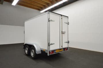 Syma 2000kg gesloten bakwagen Gesloten Aanhangwagen, Ophalen of Verzenden, Gebruikt