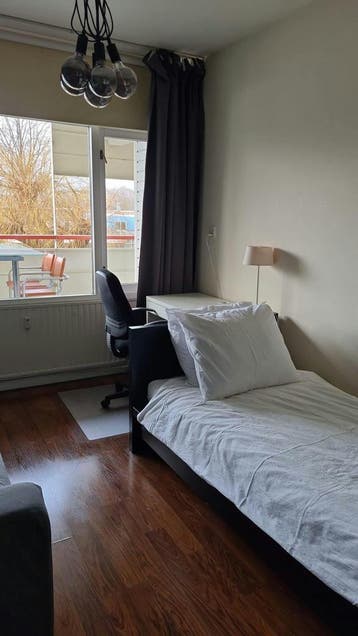 Kamer te huur in Capelle aan den IJssel - 20 m² - 1 kamer(s), Rotterdam