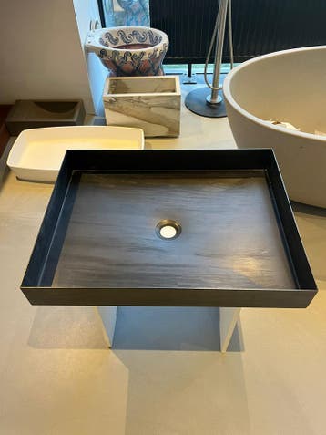 Stalen wasbak 60×48×8 cm showroommodel – nieuwprijs 620,-, Huis en Inrichting, Badkamer | Badkamermeubels, Nieuw
