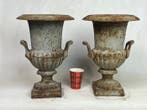 Vaas - Gietijzer - Twee oorvazen jardinieres, Antiek en Kunst, Curiosa en Brocante