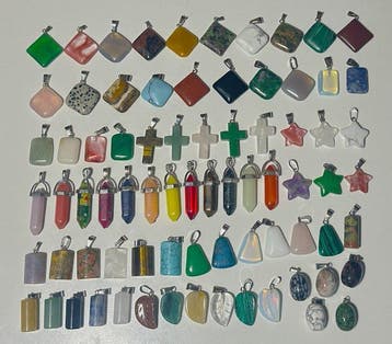 Themacollectie - 73 natuurlijke stenen hangers: amethist;