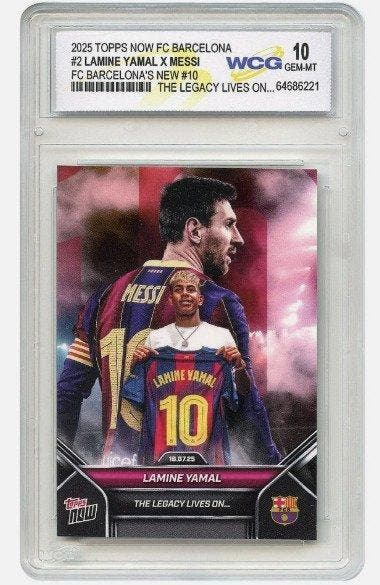 2025 Topps Lamine Yamal x Leo Messi #2 - Barcelona News 10, Verzamelen, Stickers